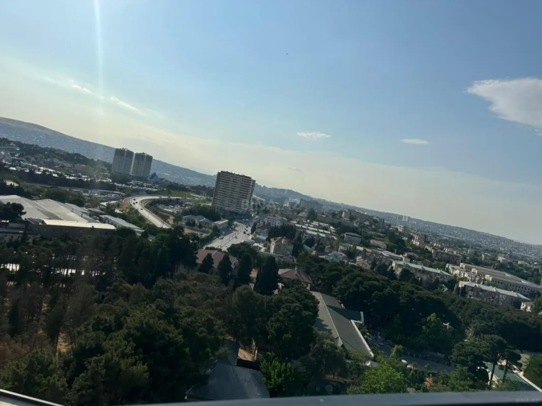 Satılır 10 otaqlı həyət evi 1000 m²