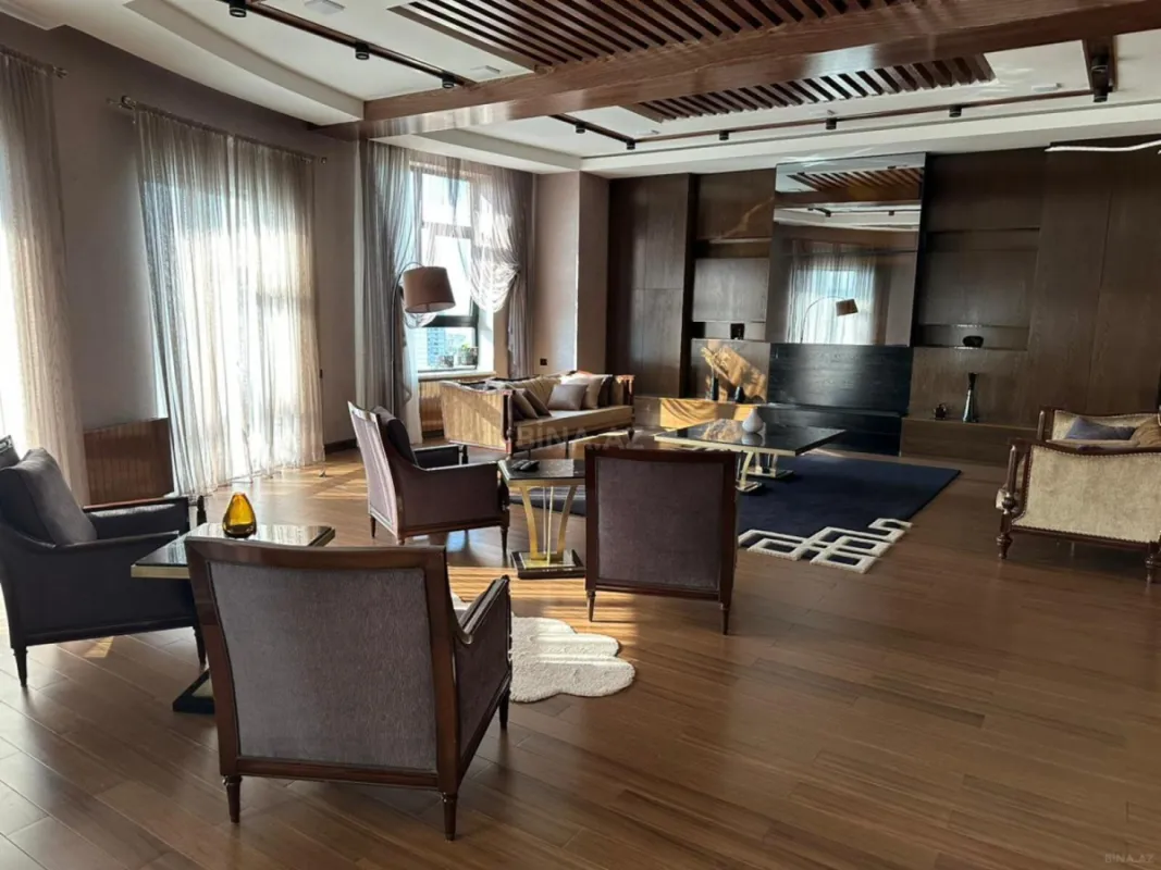 Satılır 10 otaqlı həyət evi 1000 m²