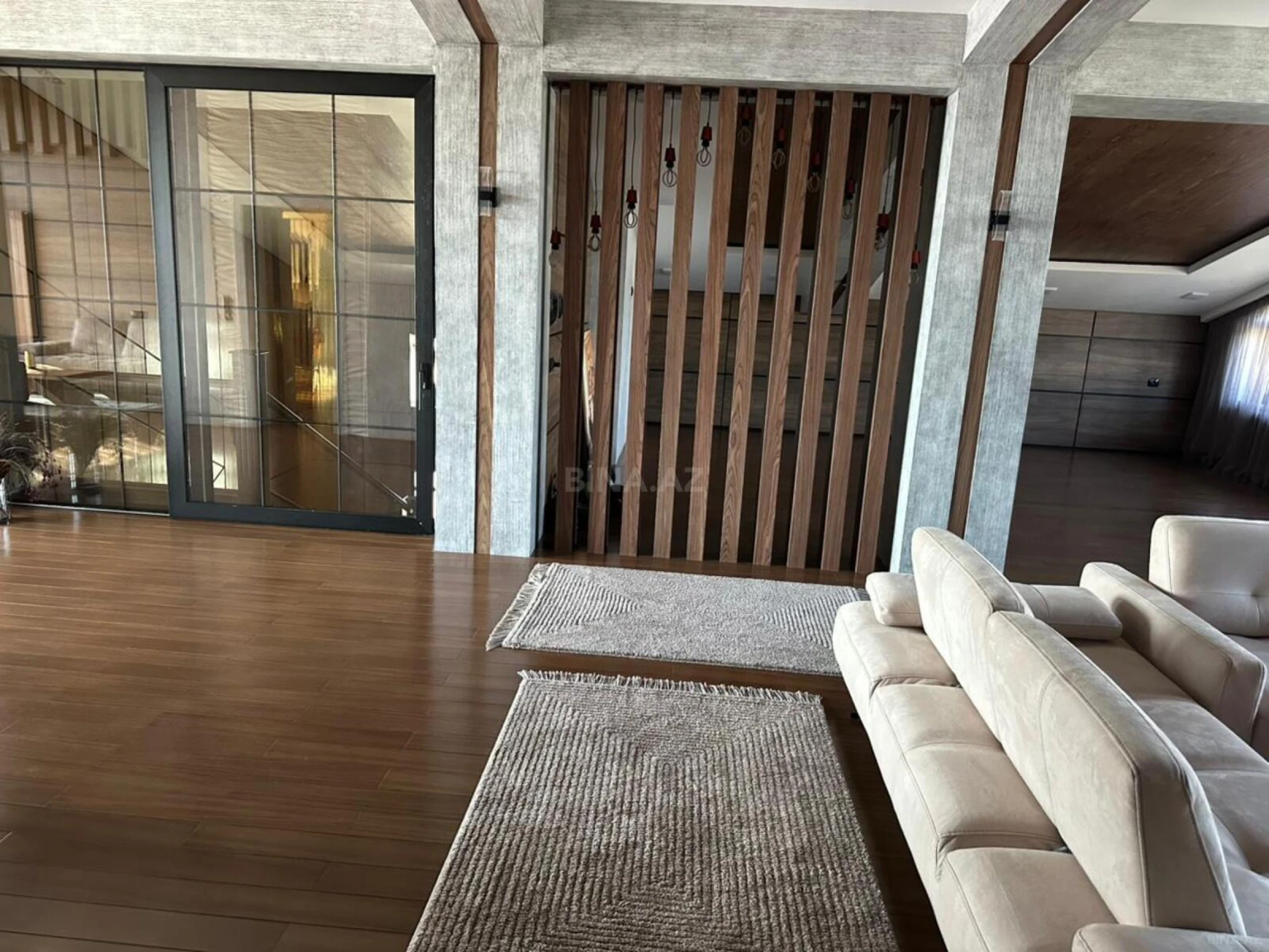 Satılır 10 otaqlı həyət evi 1000 m²
