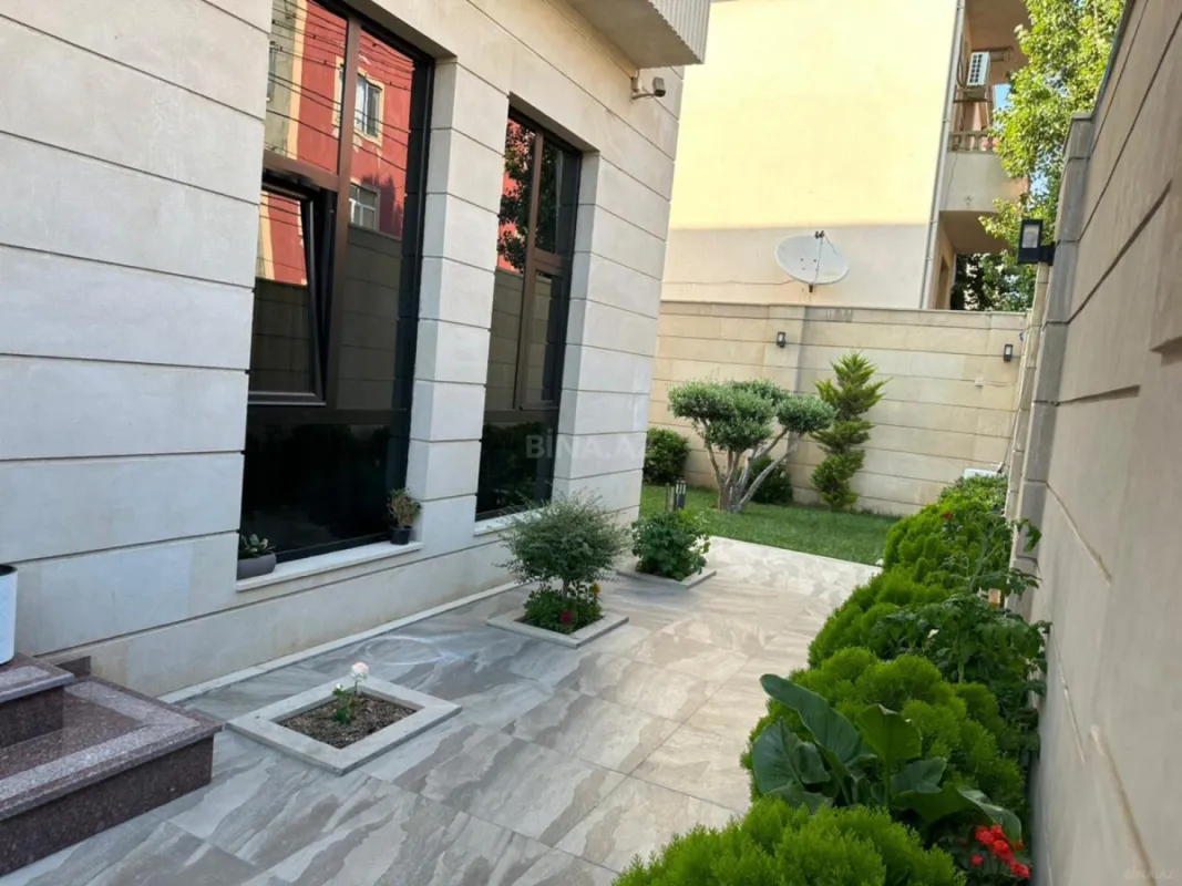 Satılır 10 otaqlı həyət evi 1000 m²