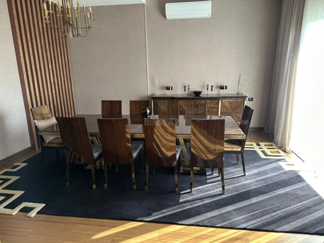 Satılır 10 otaqlı həyət evi 1000 m²