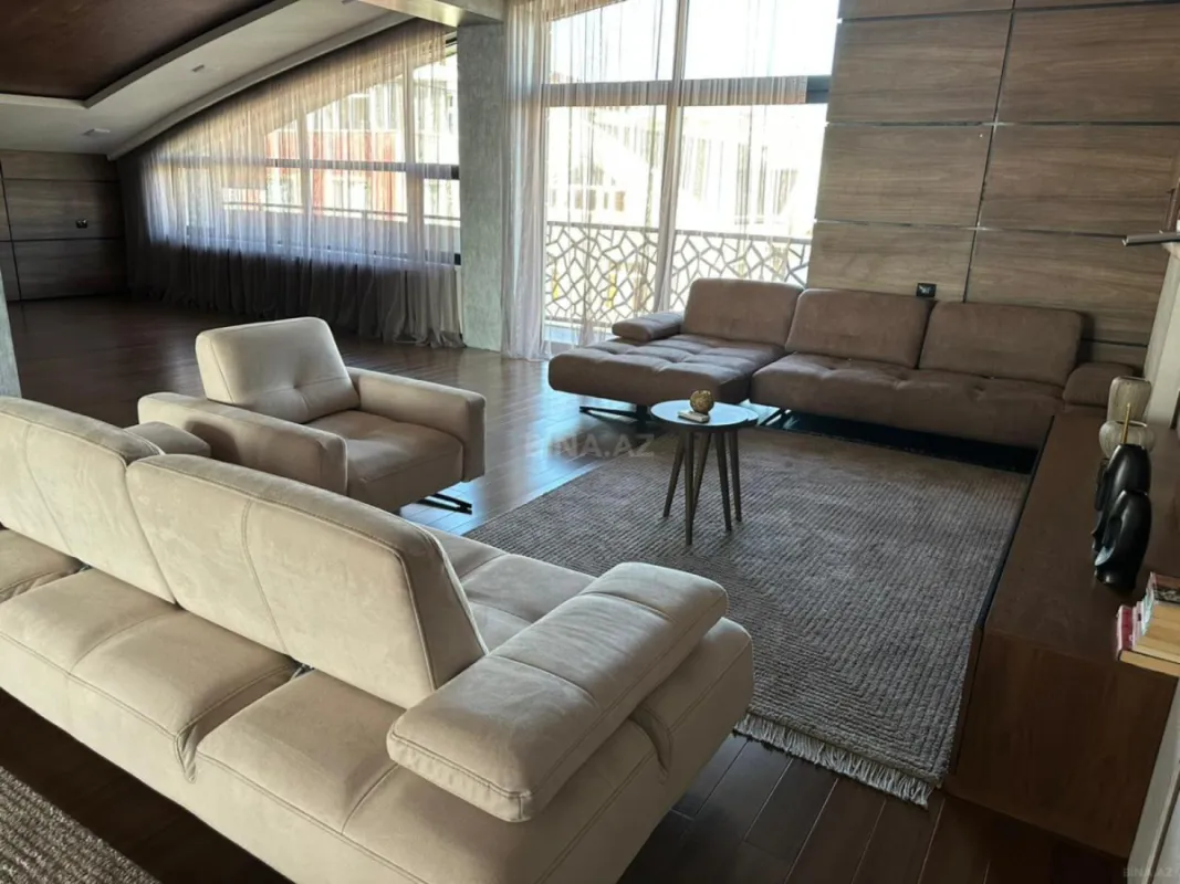 Satılır 10 otaqlı həyət evi 1000 m²