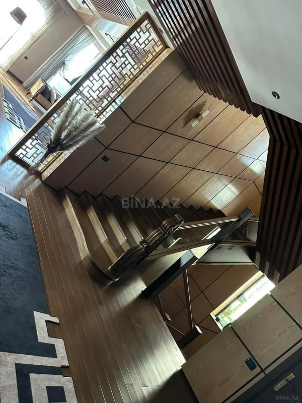 Satılır 10 otaqlı həyət evi 1000 m²