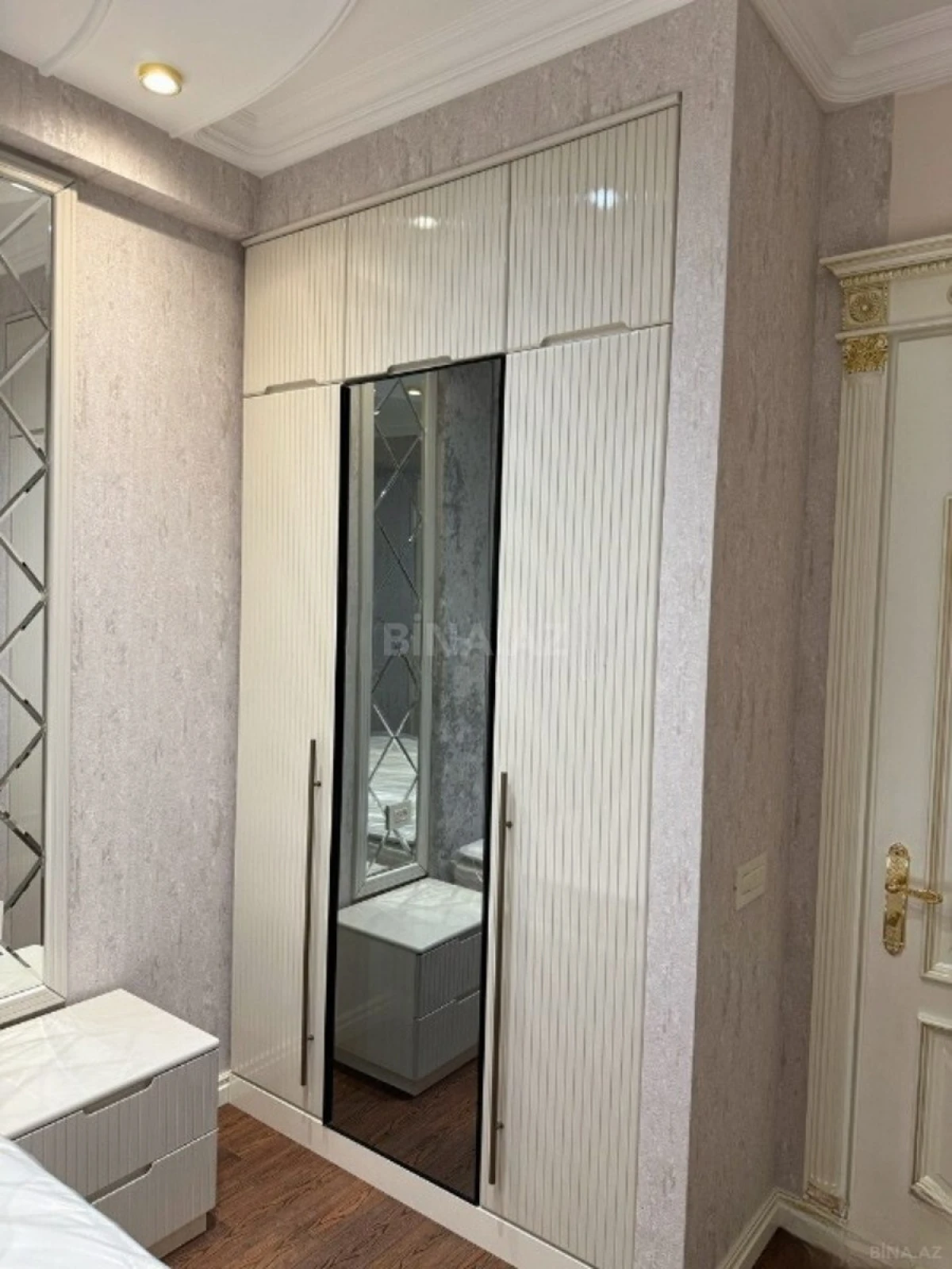 Satılır 4 otaqlı mənzil 165 m²
