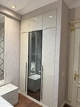 Satılır 4 otaqlı mənzil 165 m²