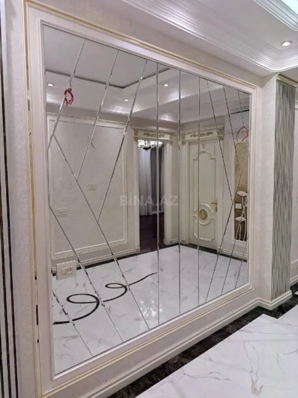 Satılır 4 otaqlı mənzil 165 m²