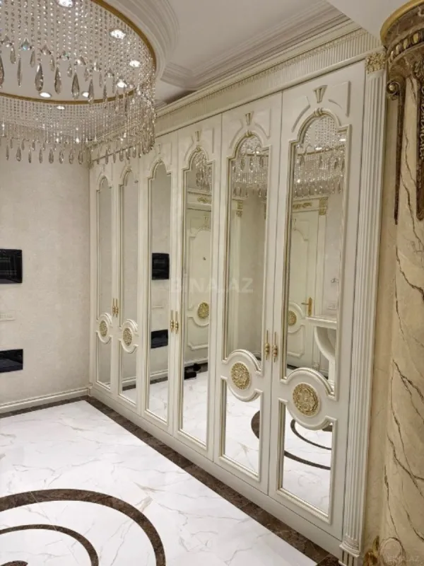 Satılır 4 otaqlı mənzil 165 m²