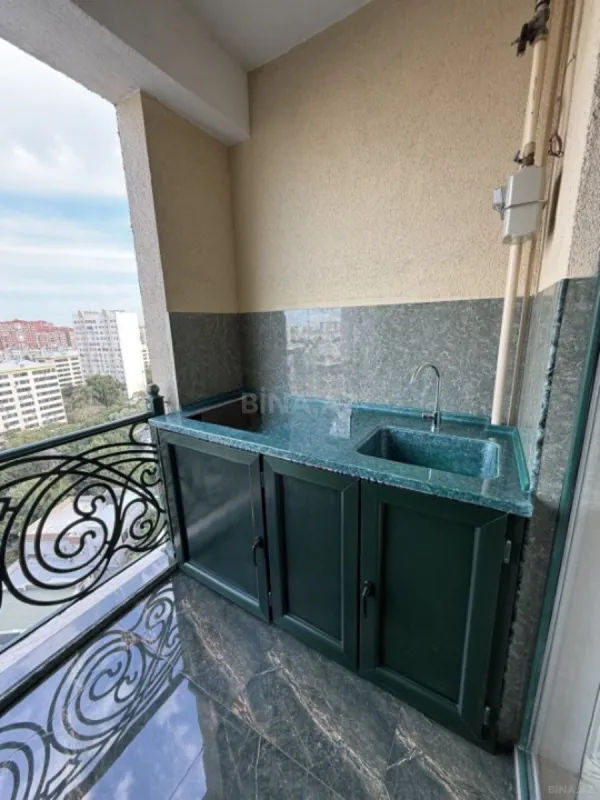Satılır 4 otaqlı mənzil 165 m²