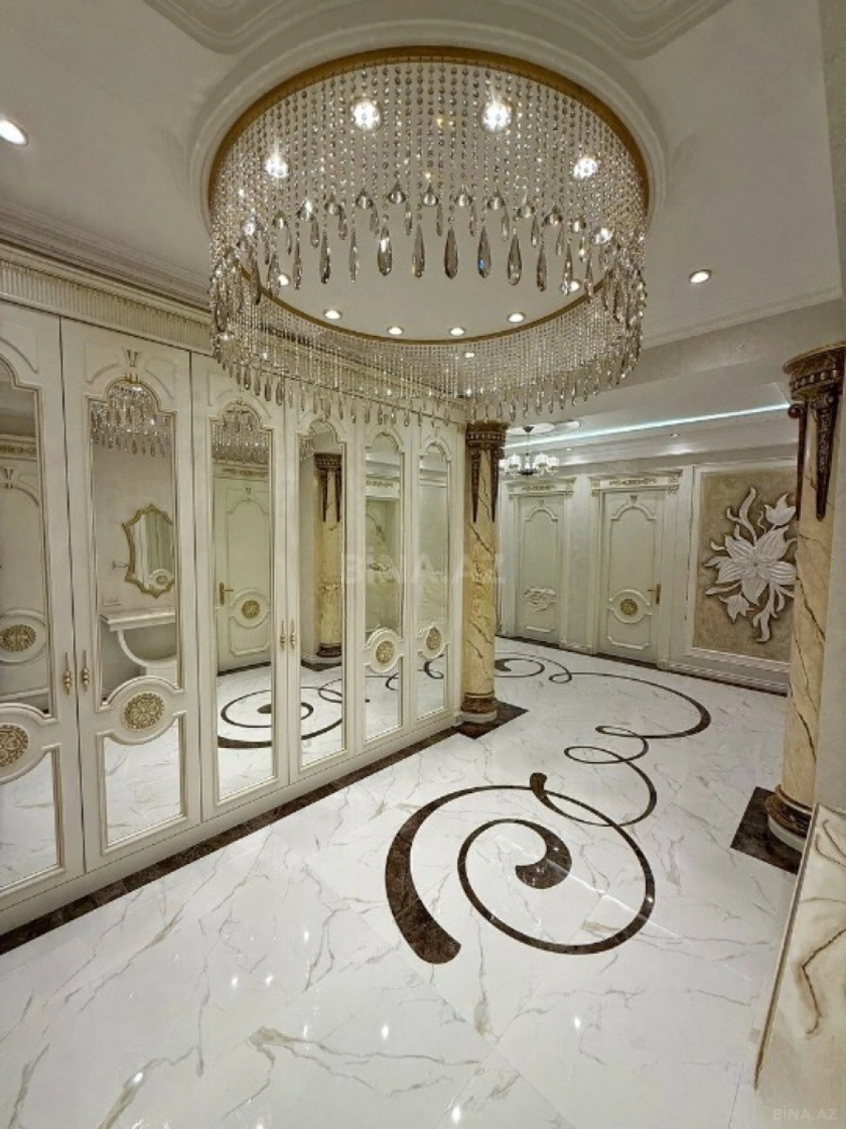 Satılır 4 otaqlı mənzil 165 m²