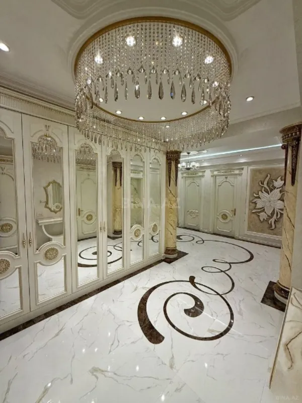 Satılır 4 otaqlı mənzil 165 m²