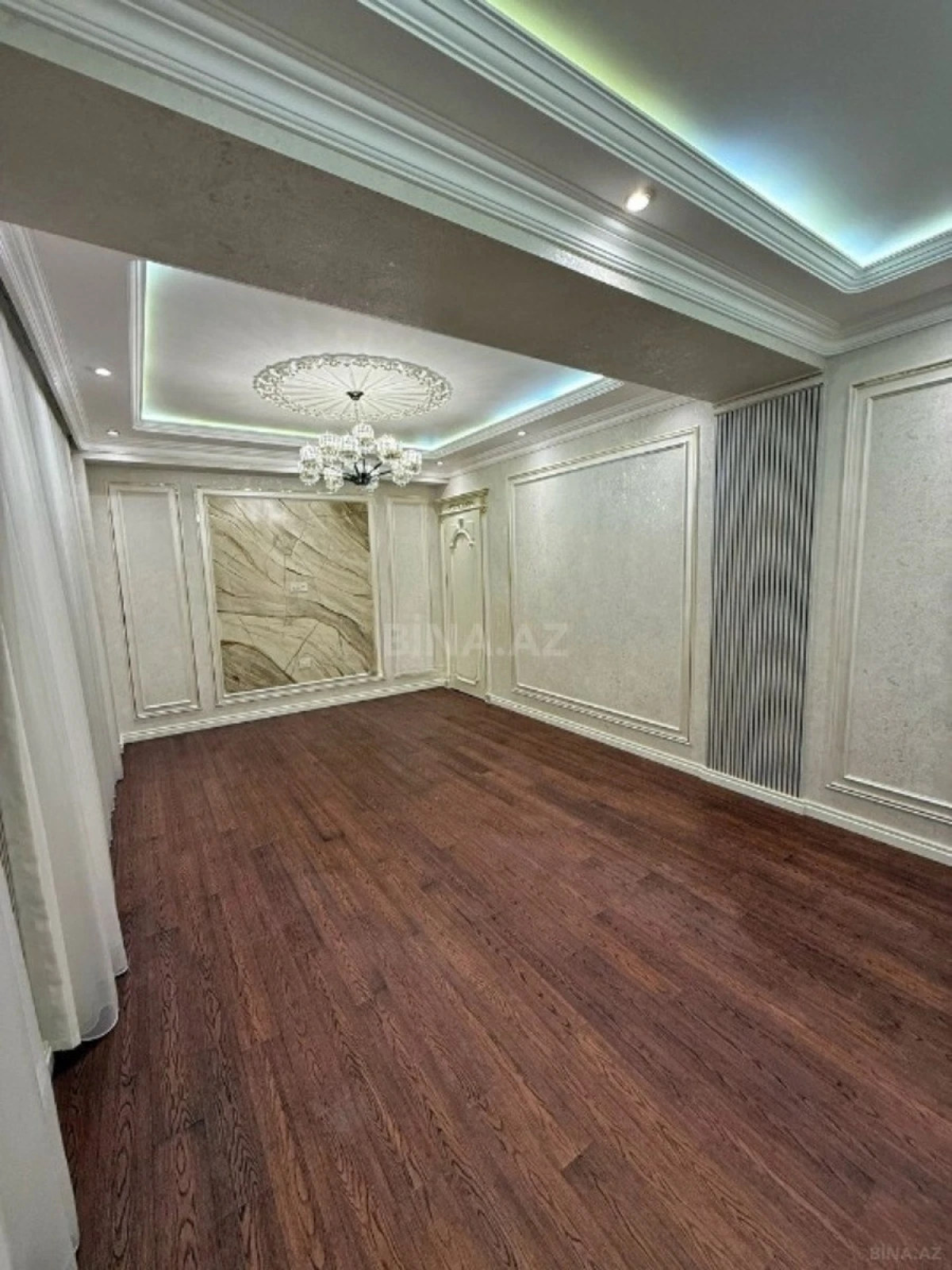 Satılır 4 otaqlı mənzil 165 m²