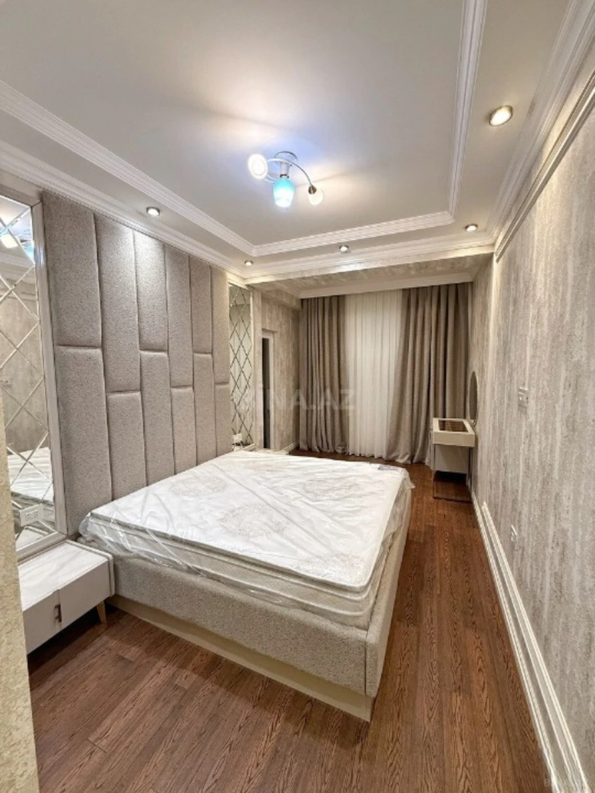 Satılır 4 otaqlı mənzil 165 m²