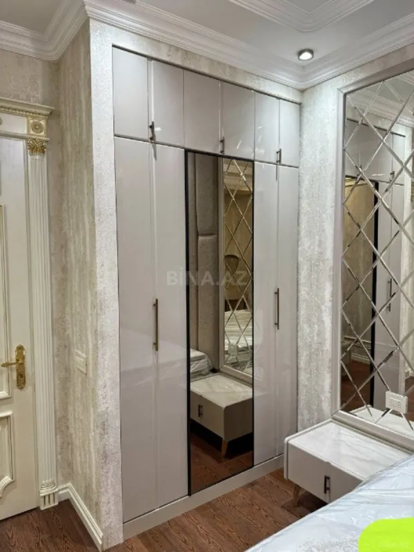 Satılır 4 otaqlı mənzil 165 m²