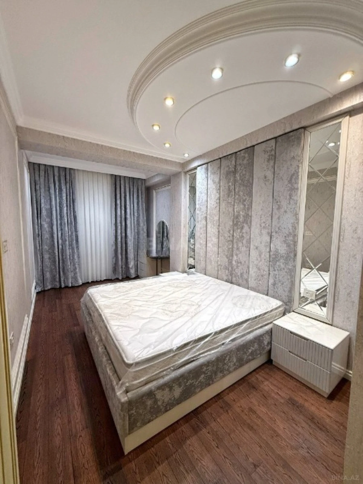 Satılır 4 otaqlı mənzil 165 m²