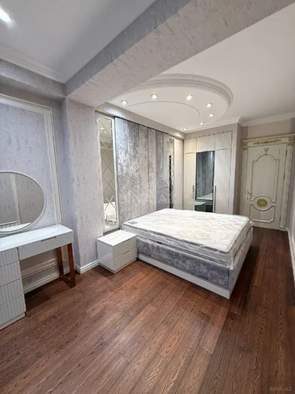 Satılır 4 otaqlı mənzil 165 m²