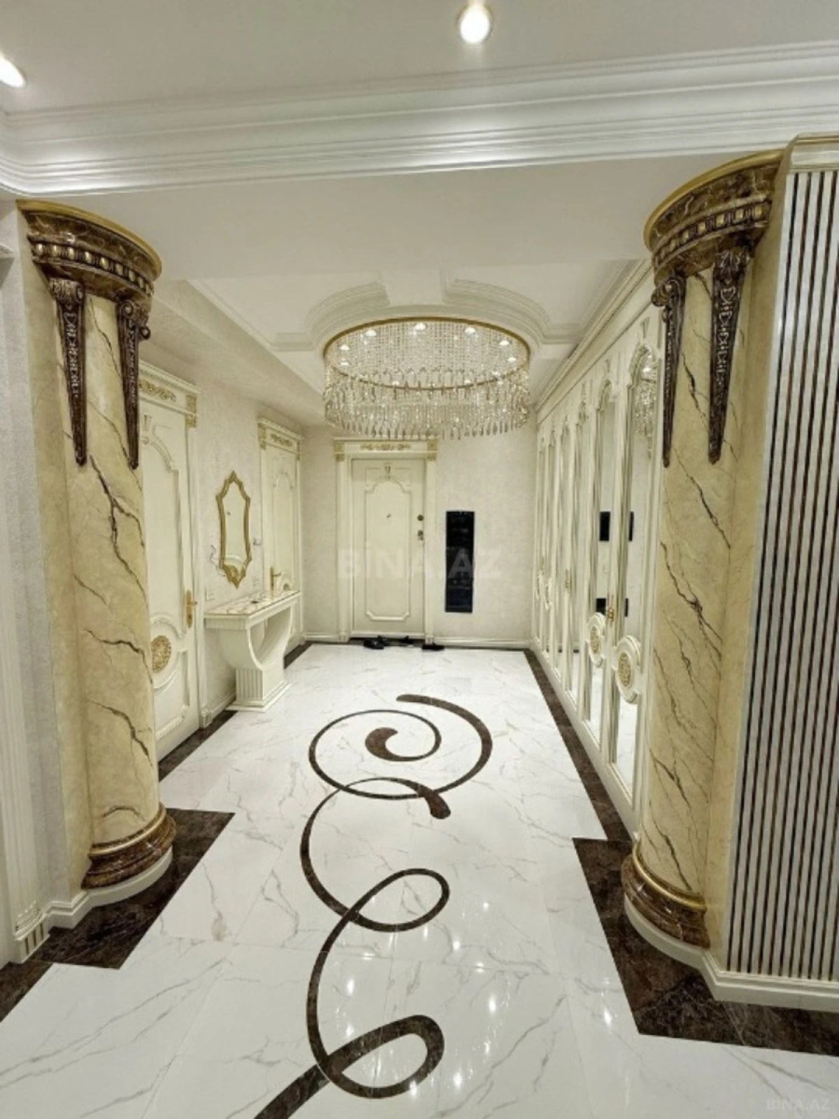 Satılır 4 otaqlı mənzil 165 m²