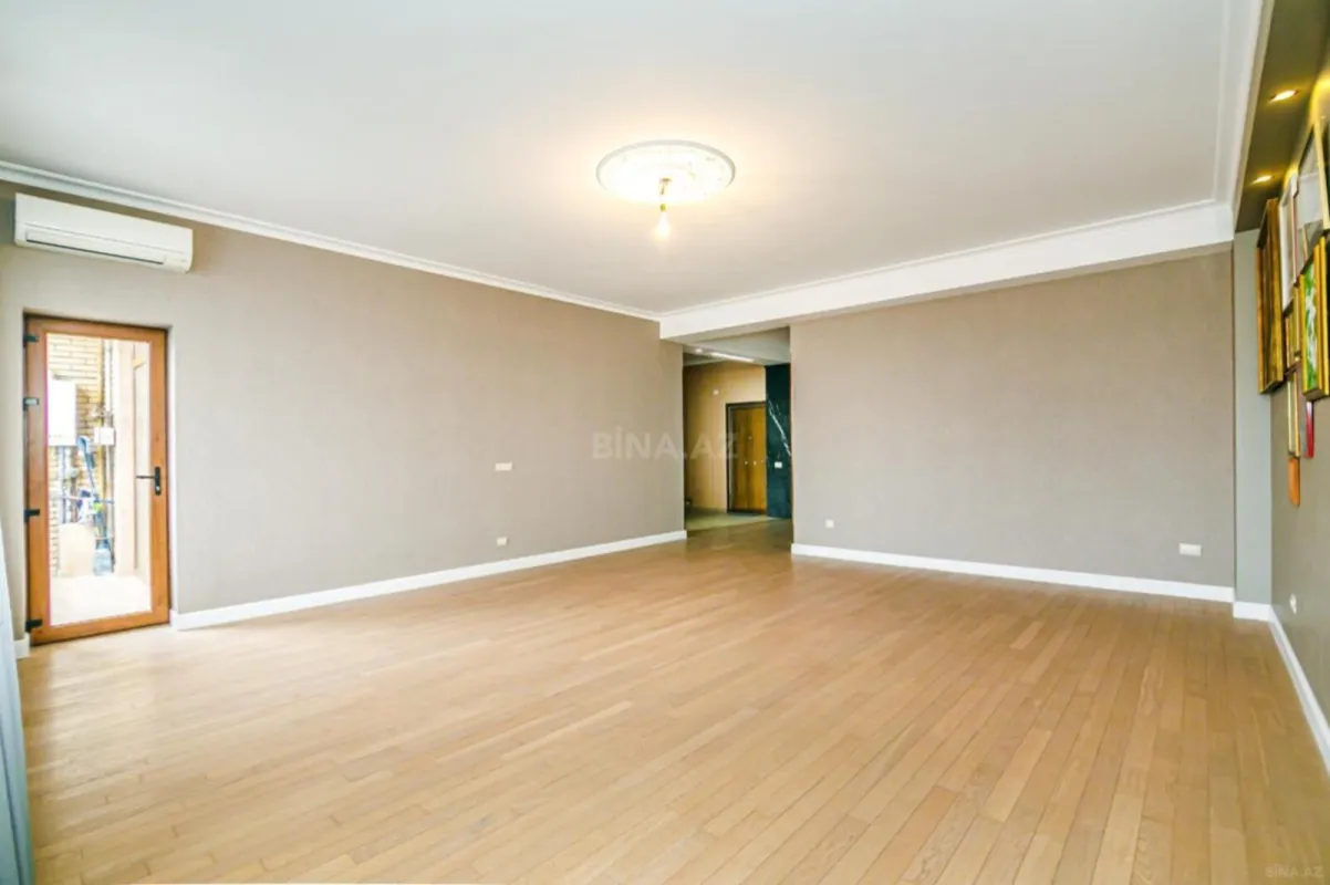 Satılır 3 otaqlı mənzil 155 m²