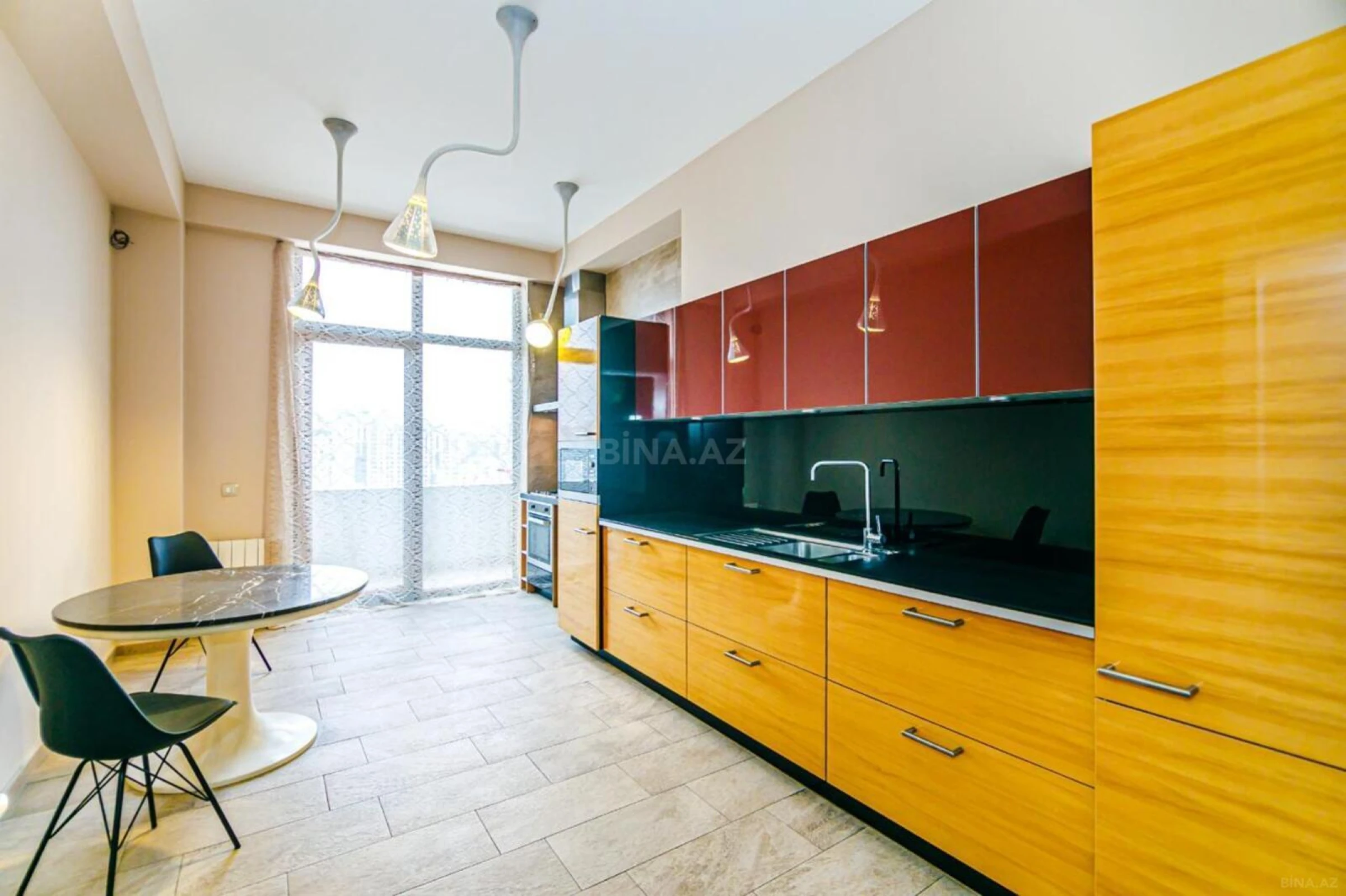 Satılır 3 otaqlı mənzil 155 m²