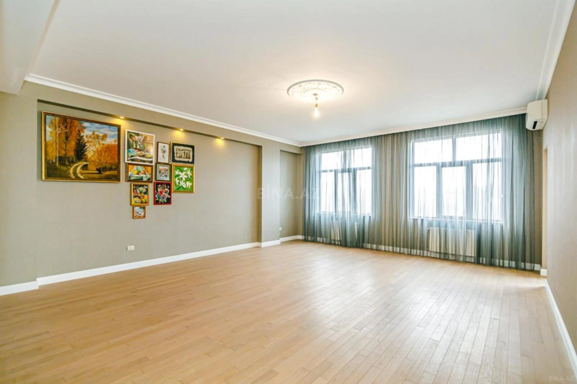 Satılır 3 otaqlı mənzil 155 m²