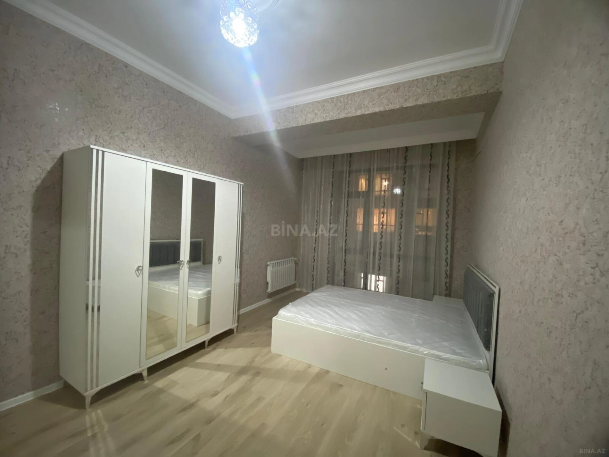 Kirayə verilir 2 otaqlı mənzil 95 m²