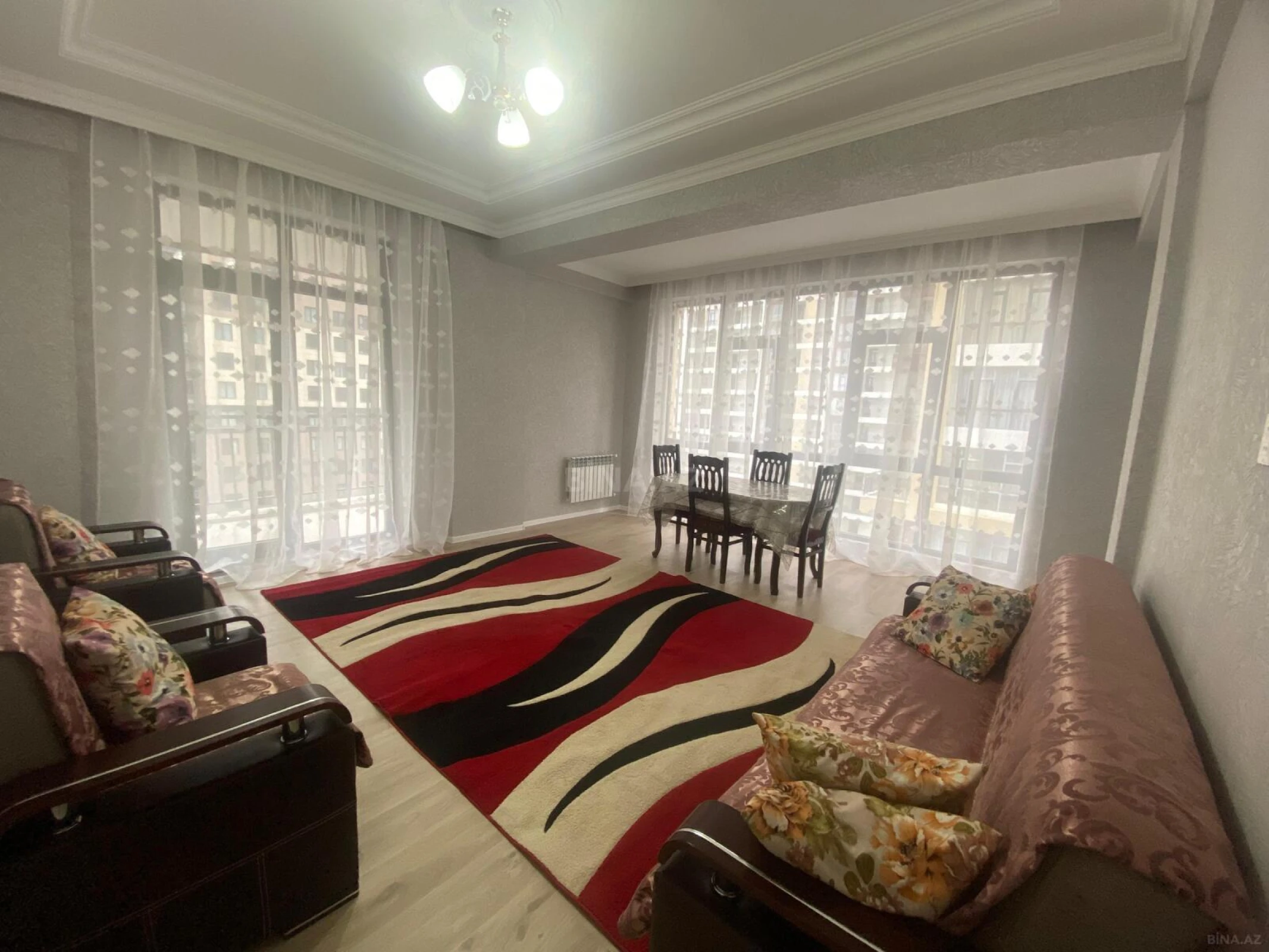 Kirayə verilir 2 otaqlı mənzil 95 m²