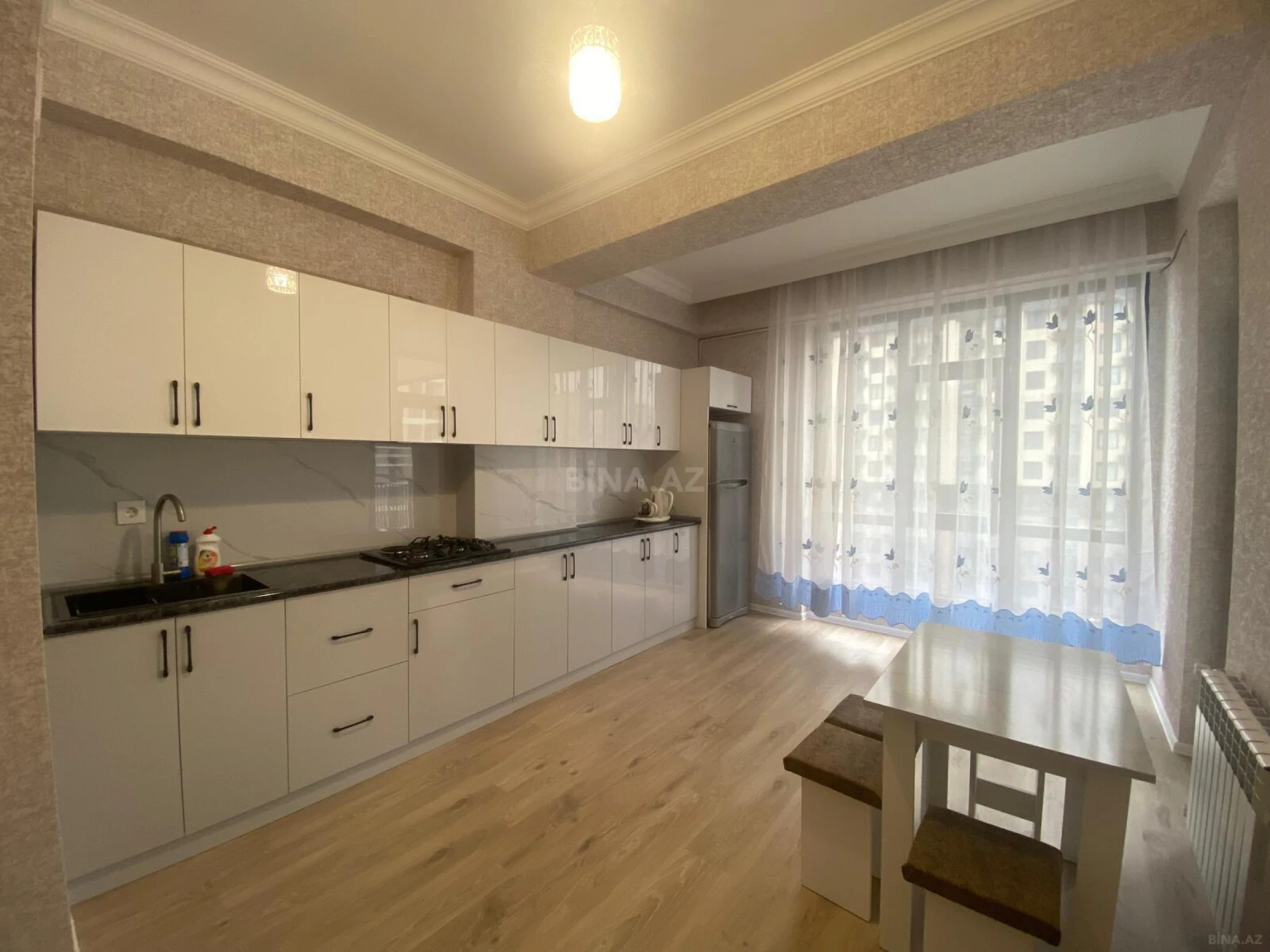 Kirayə verilir 2 otaqlı mənzil 95 m²