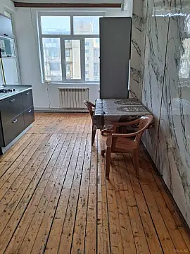 Kirayə verilir 2 otaqlı mənzil 86 m²