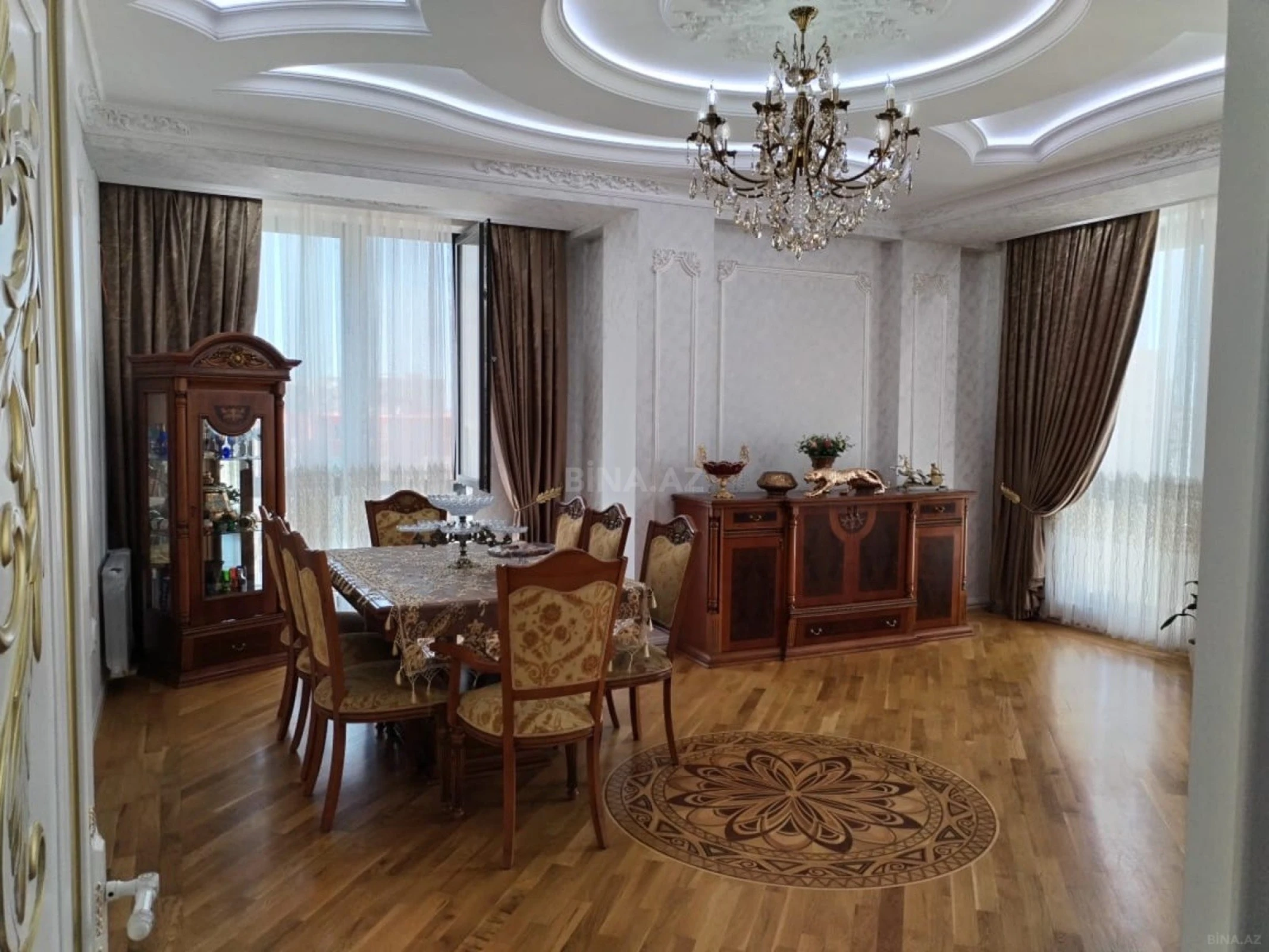 Satılır 3 otaqlı mənzil 143 m²
