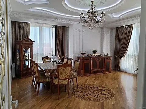 Satılır 3 otaqlı mənzil 143 m²