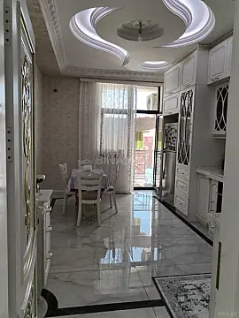 Satılır 3 otaqlı mənzil 143 m²
