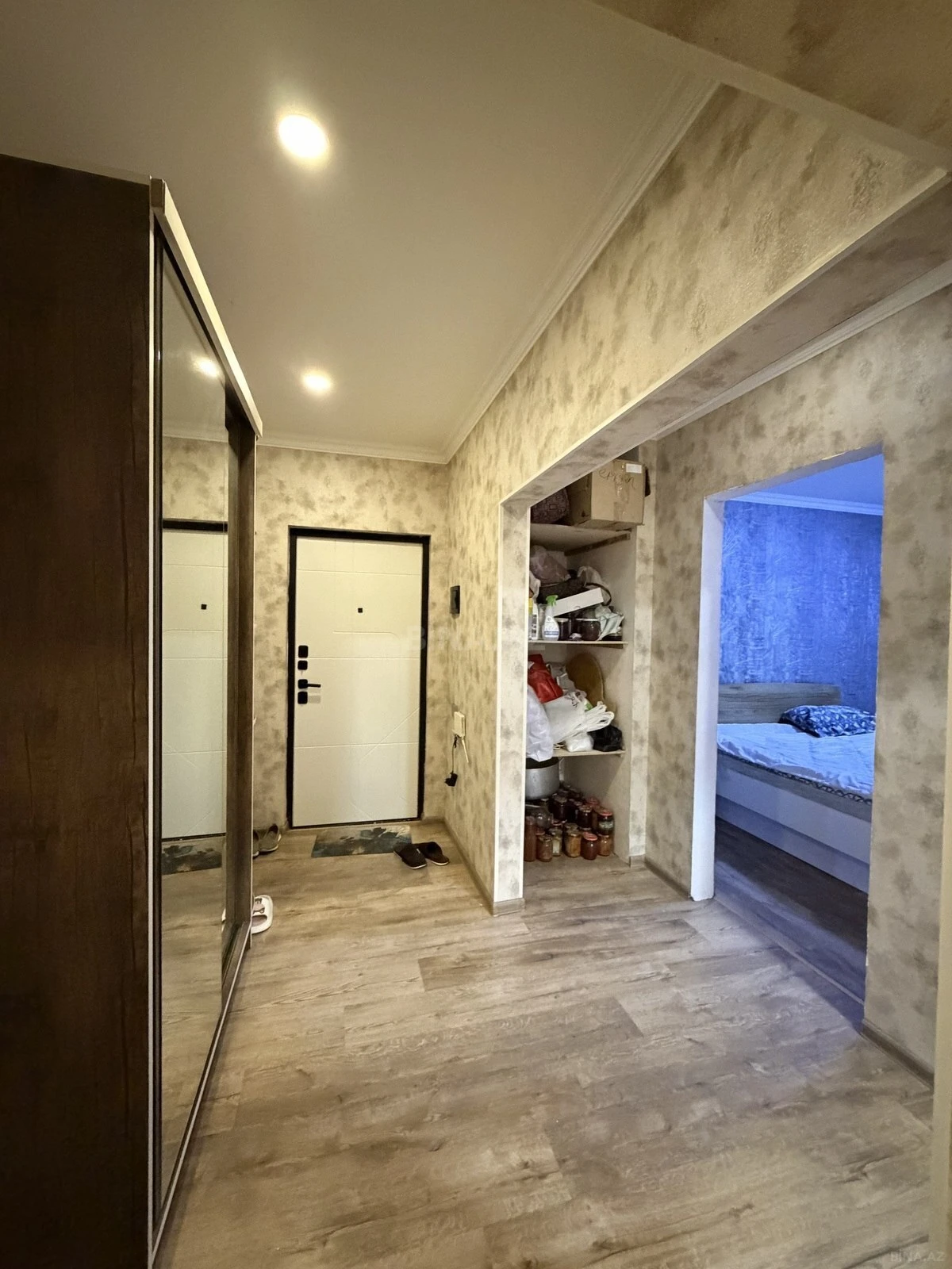 Satılır 4 otaqlı mənzil 102 m²
