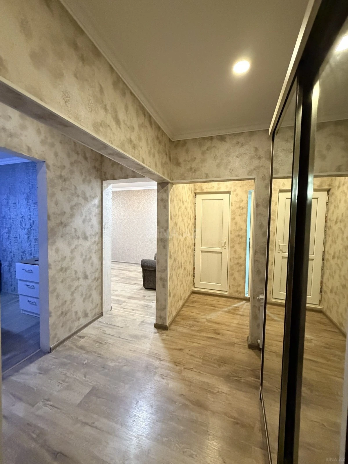 Satılır 4 otaqlı mənzil 102 m²