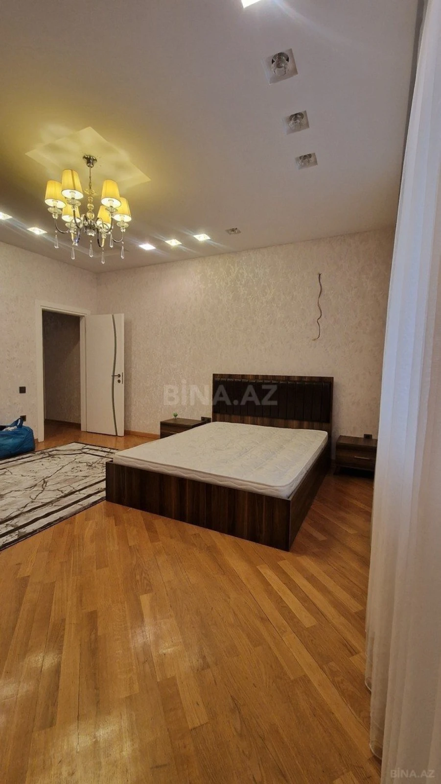 Kirayə verilir 3 otaqlı mənzil 118 m²