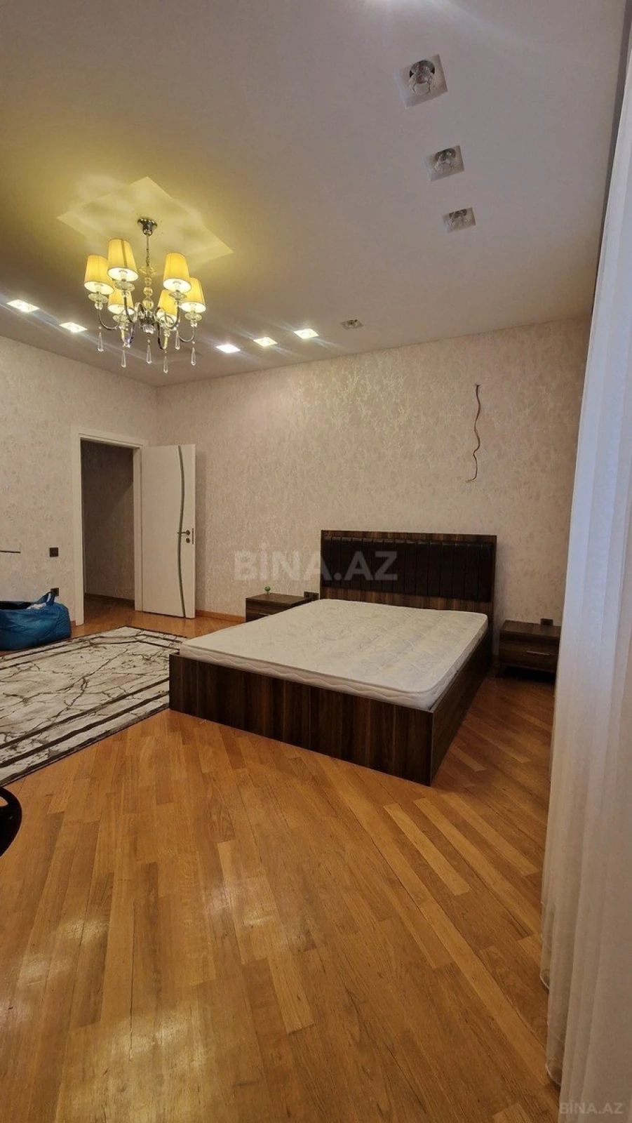 Kirayə verilir 3 otaqlı mənzil 118 m²