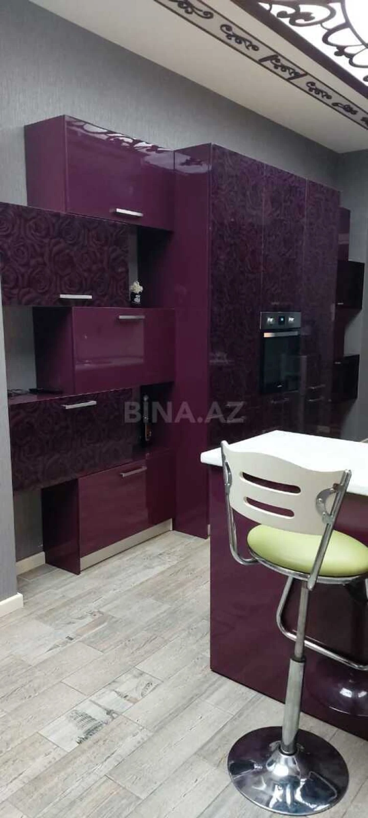 Satılır 4 otaqlı mənzil 180 m²