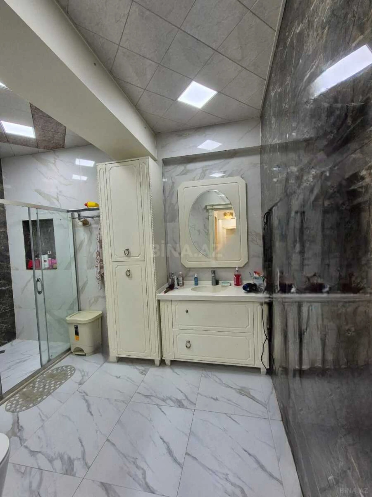 Satılır 3 otaqlı mənzil 147 m²