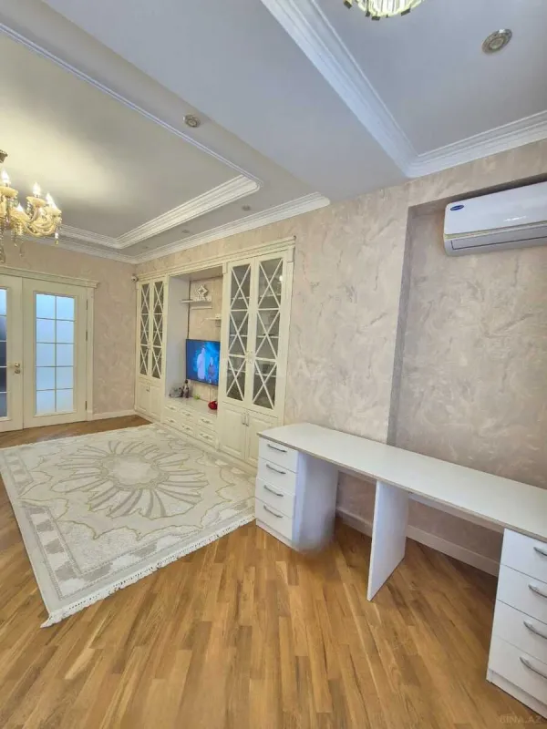Satılır 3 otaqlı mənzil 147 m²