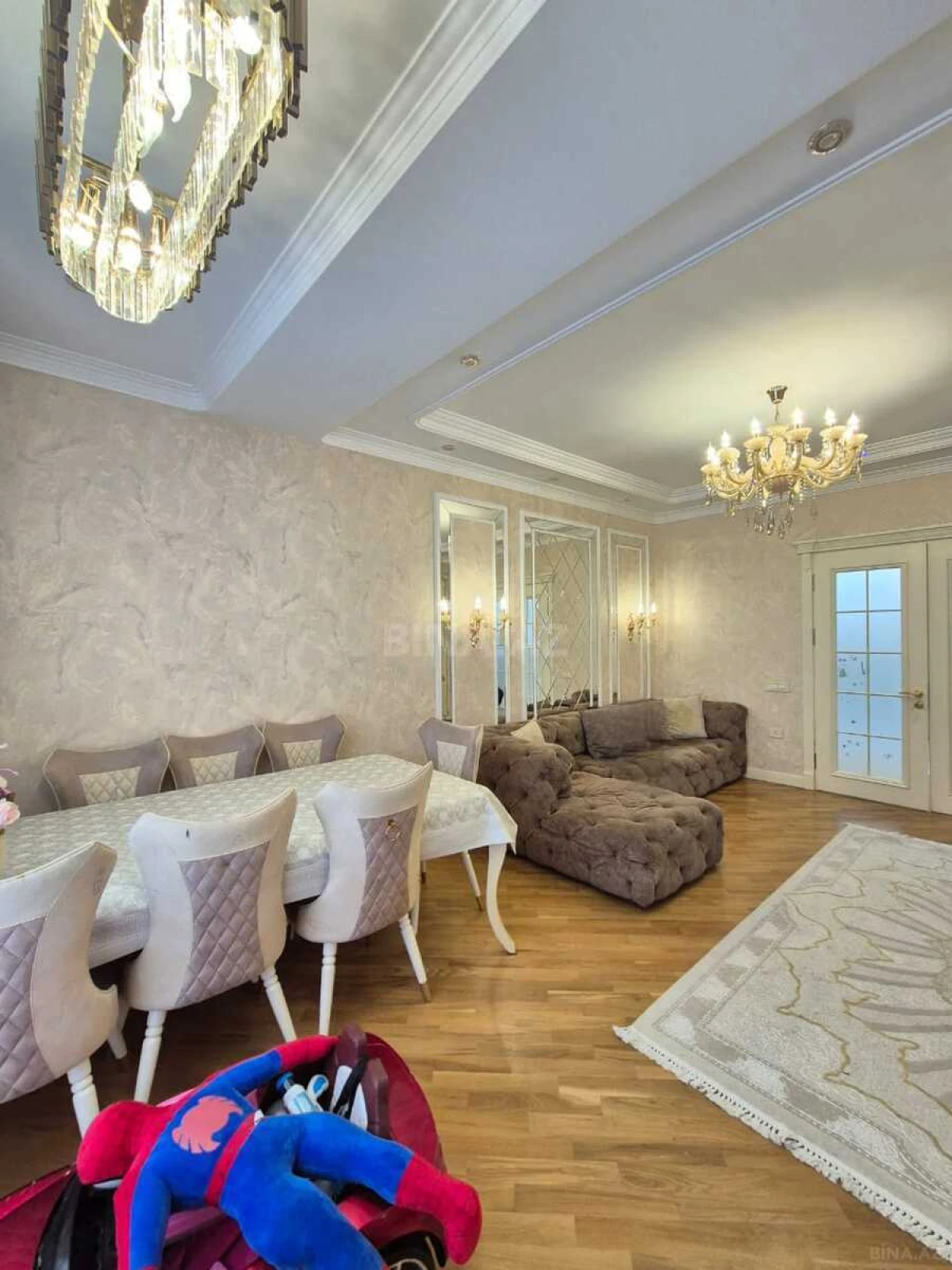 Satılır 3 otaqlı mənzil 147 m²