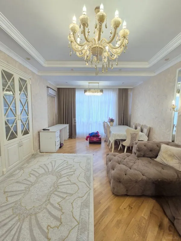 Satılır 3 otaqlı mənzil 147 m²