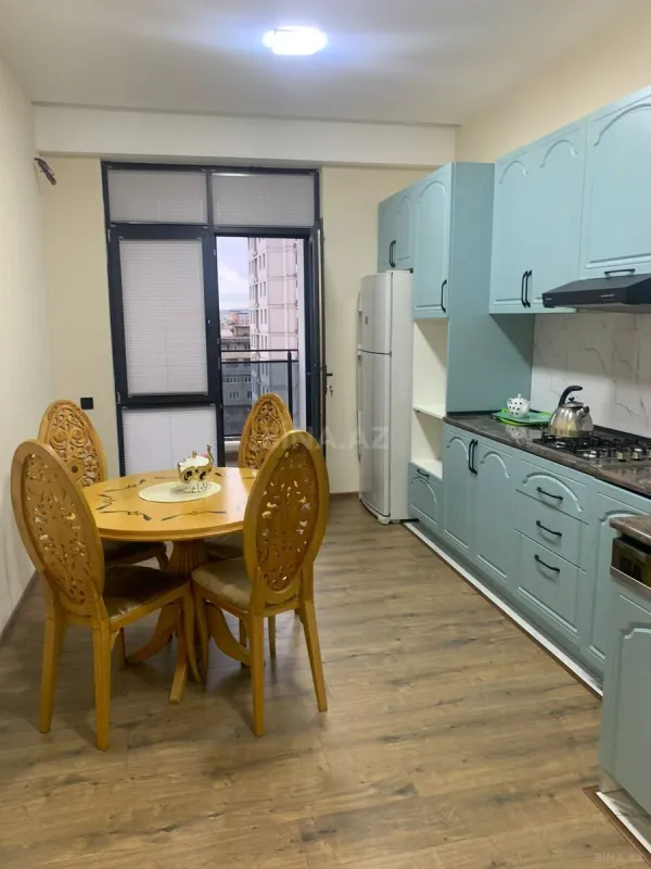 Kirayə verilir 3 otaqlı mənzil 130 m²