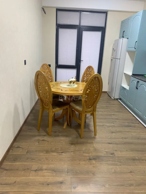Kirayə verilir 3 otaqlı mənzil 130 m²