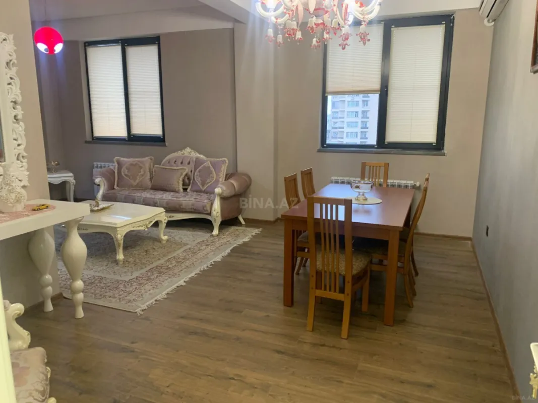 Kirayə verilir 3 otaqlı mənzil 130 m²