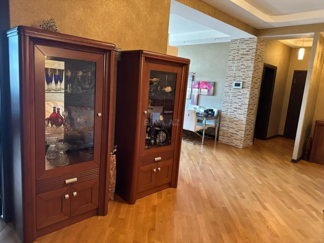 Kirayə verilir 4 otaqlı mənzil 120 m²