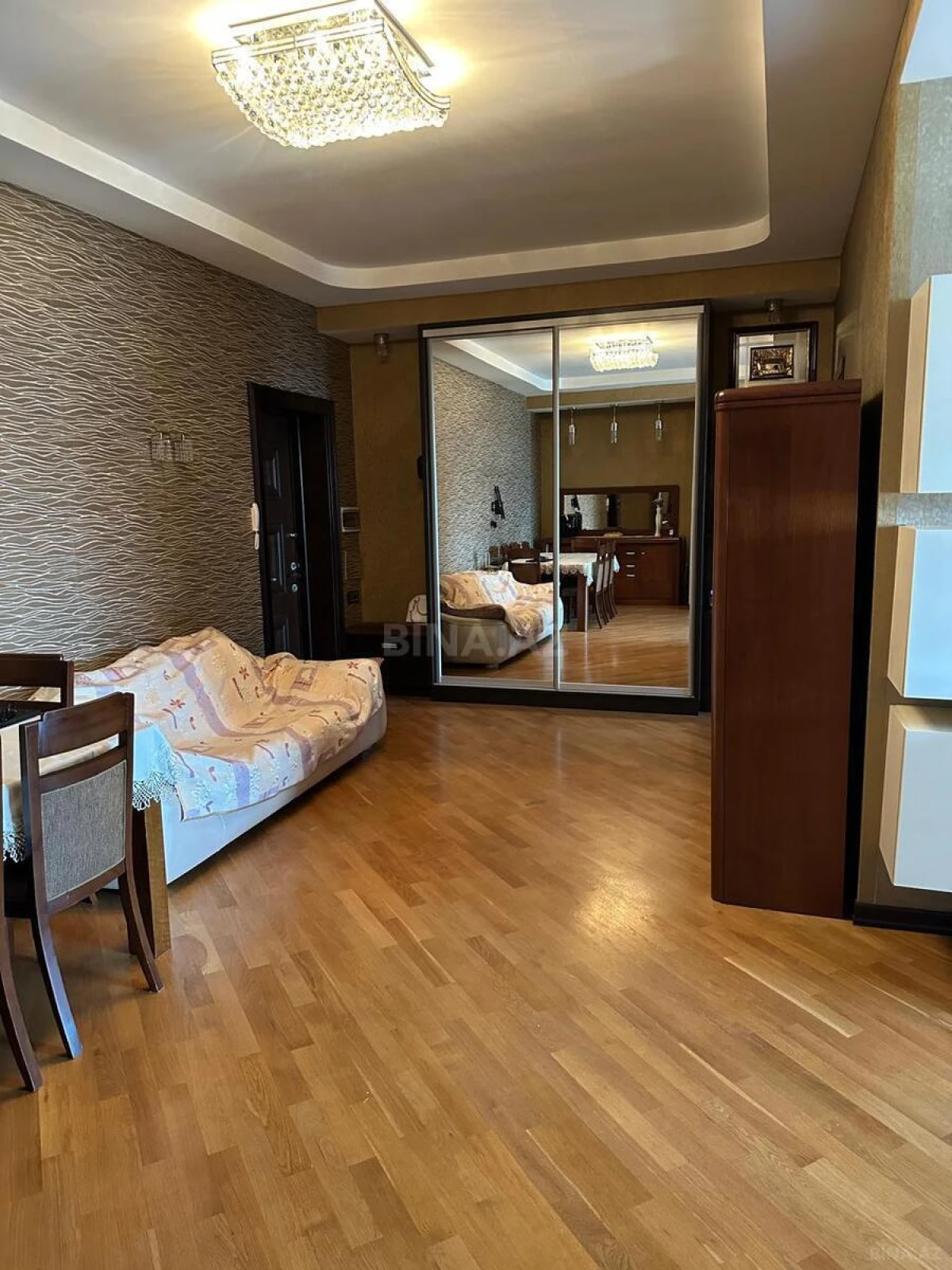 Kirayə verilir 4 otaqlı mənzil 120 m²