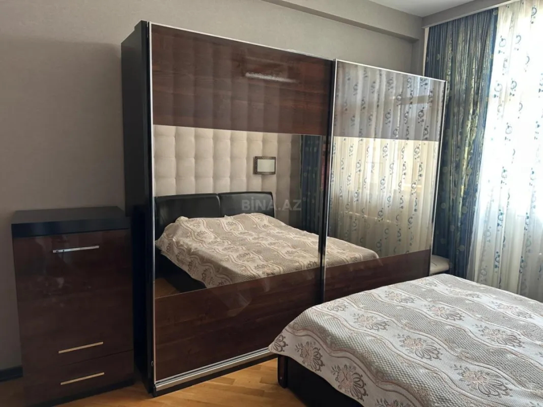 Kirayə verilir 4 otaqlı mənzil 120 m²