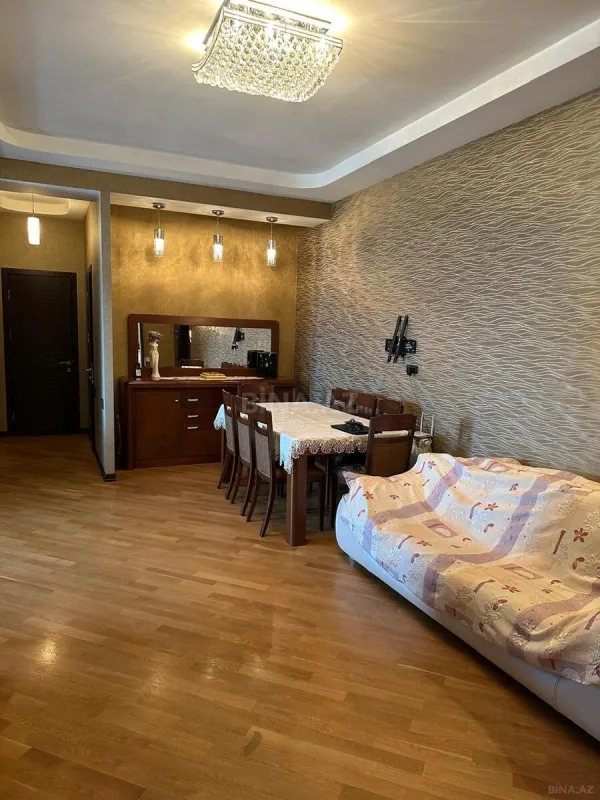 Kirayə verilir 4 otaqlı mənzil 120 m²