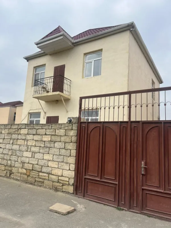 Satılır 4 otaqlı həyət evi 100 m²