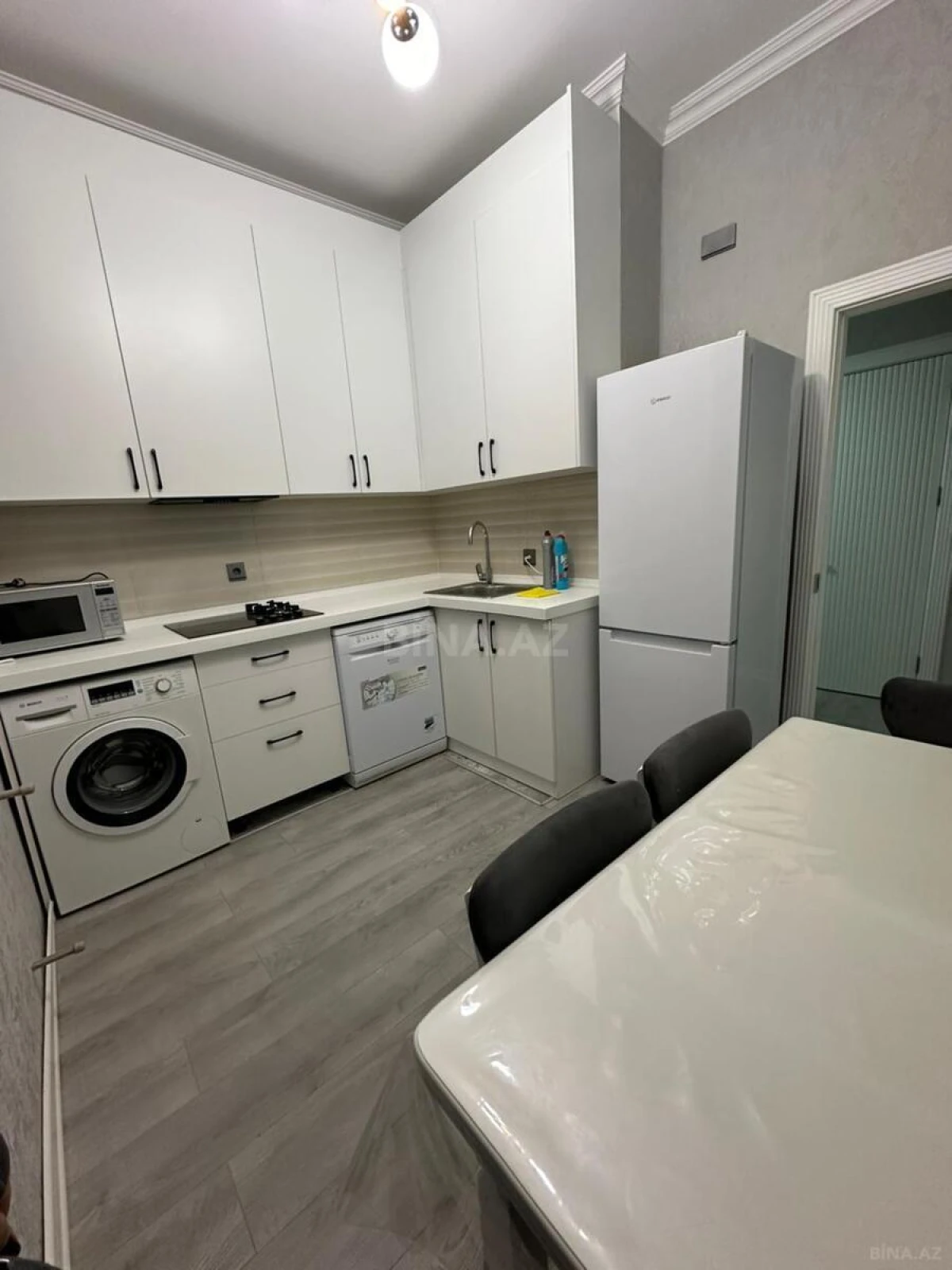 Kirayə verilir 2 otaqlı mənzil 70 m²