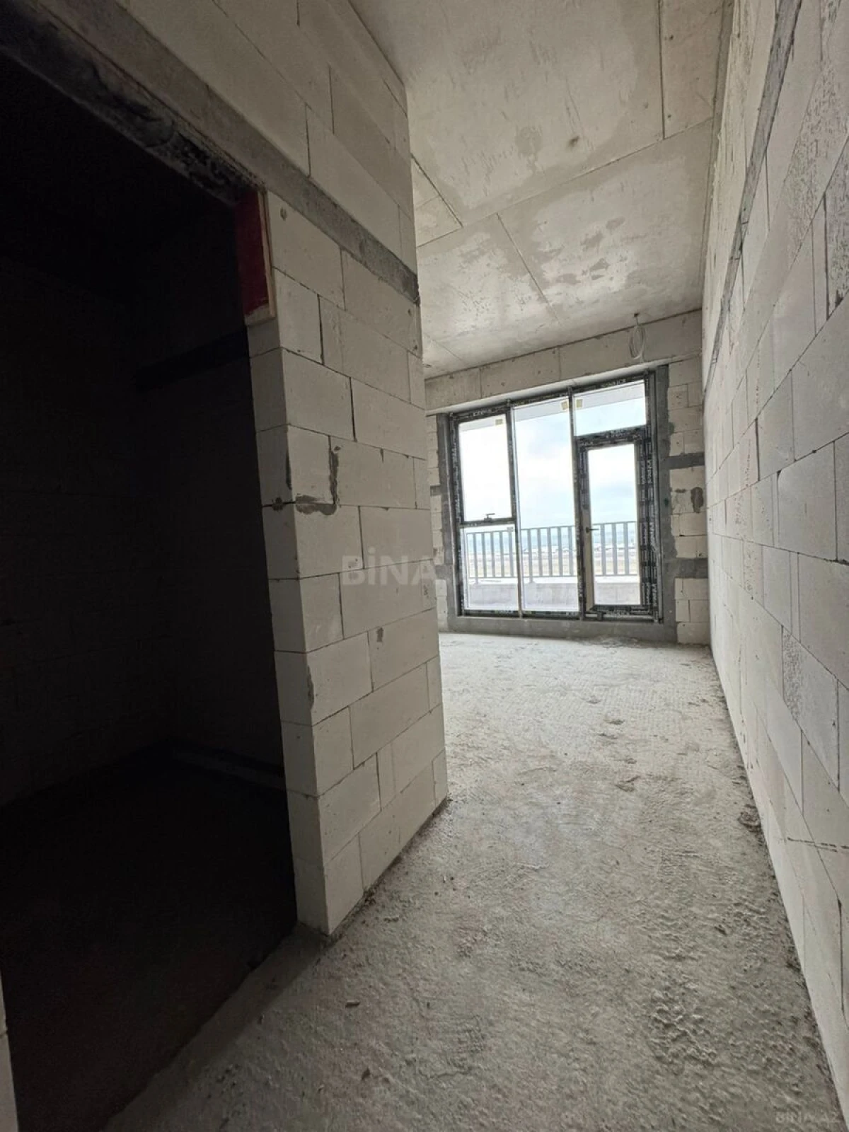 Satılır 3 otaqlı mənzil 139.6 m²