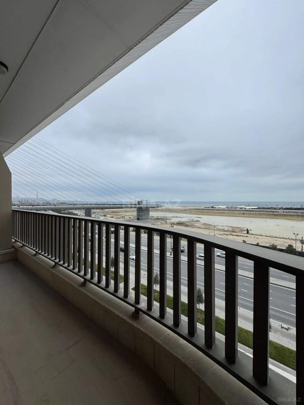 Satılır 3 otaqlı mənzil 139.6 m²